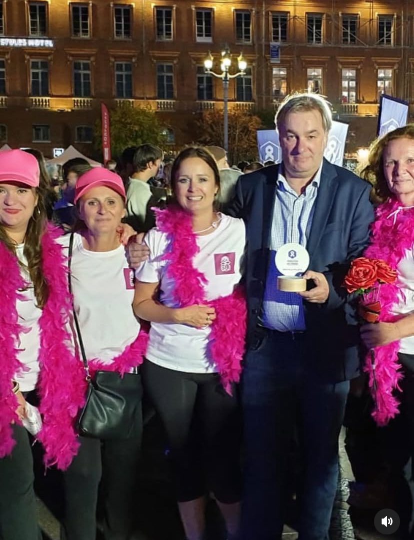 🌙💜 Hier soir, nous courions ensemble à l’occasion de l’édition toulousaine de la #NuitDesRelais organisée par la <a href="/Fondationfemmes/">Fondation des Femmes</a> 

Au total, 75 équipes de relayeur.euses et plus de 38 000€ de dons récoltés pour la lutte contre les violences  !

Le combat continue 💜✊