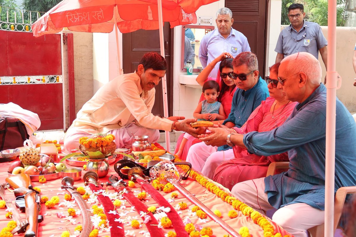 thejatculture's tweet photo. Choudhary Joginder Singh Mann of Holambi Khurd during the ‘Shastra Pujan’ on the occasion of Vijayadashami . https://t.co/uJtVvl8ULV