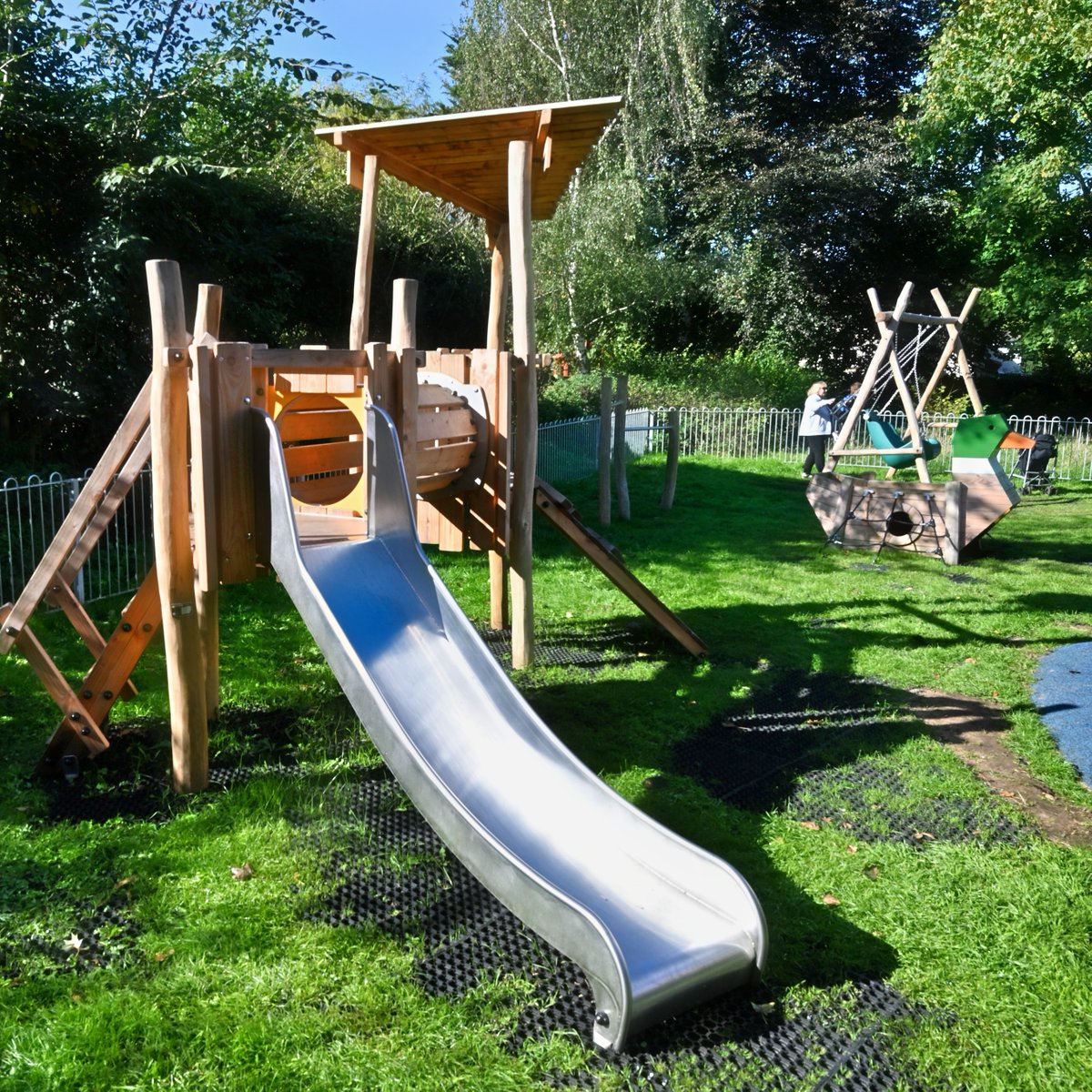 🌊🐾 Play beside the River Otter! 🐾🌊

We’re proud to deliver a bespoke Otter multiplay for East Devon DC in Ottery St Mary – with climbing, sliding &amp; discovery fun, plus a mallard + nature-inspired features blending into the riverside. 🌿🦆

👉 proludic.co.uk/products/bespo…