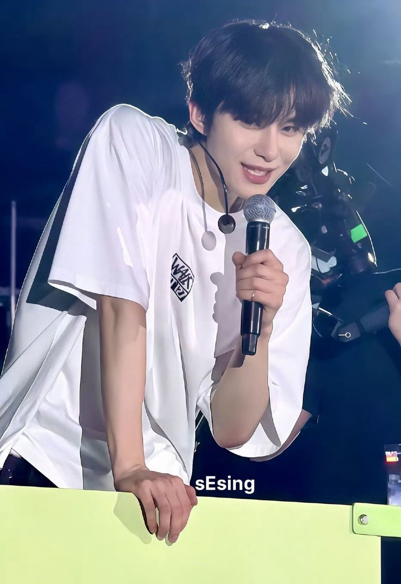 hourly jungwoo tweet media