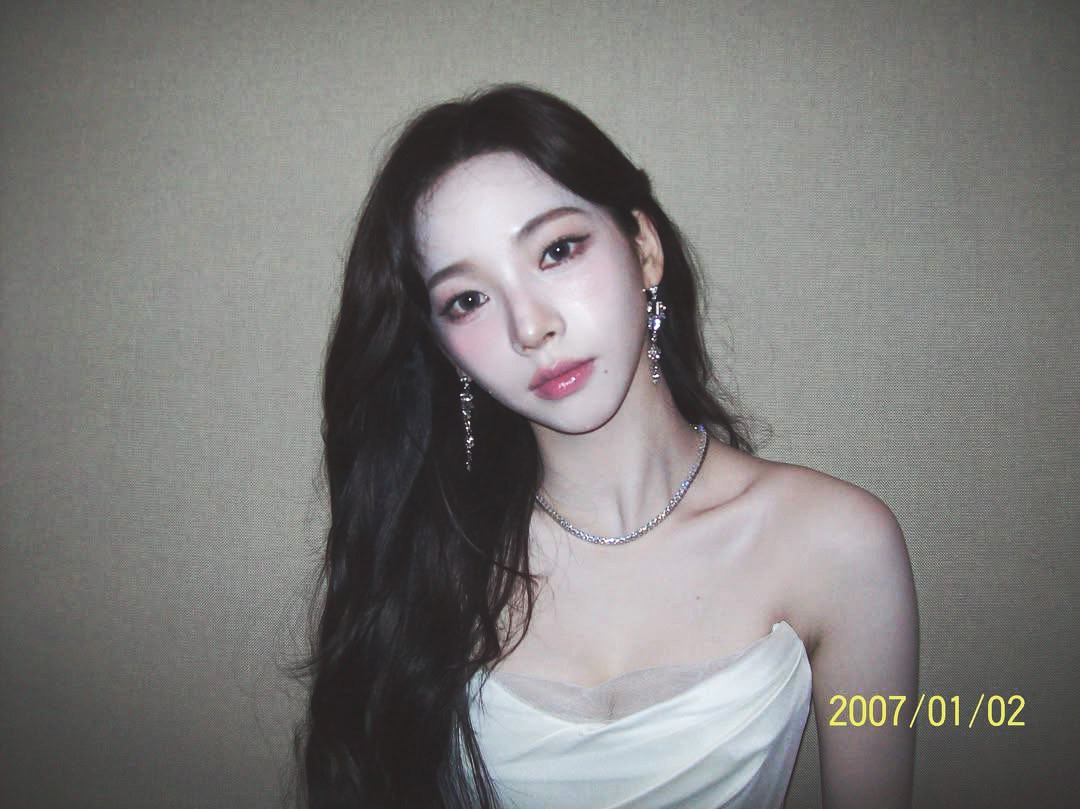 ♥︎ (@djiminyoo) on Twitter photo I told you not to look at me too long—𝗶𝘁’𝘀 𝗱𝗮𝗻𝗴𝗲𝗿𝗼𝘂𝘀. I told you not to look at me too long—𝗶𝘁’𝘀 𝗱𝗮𝗻𝗴𝗲𝗿𝗼𝘂𝘀.