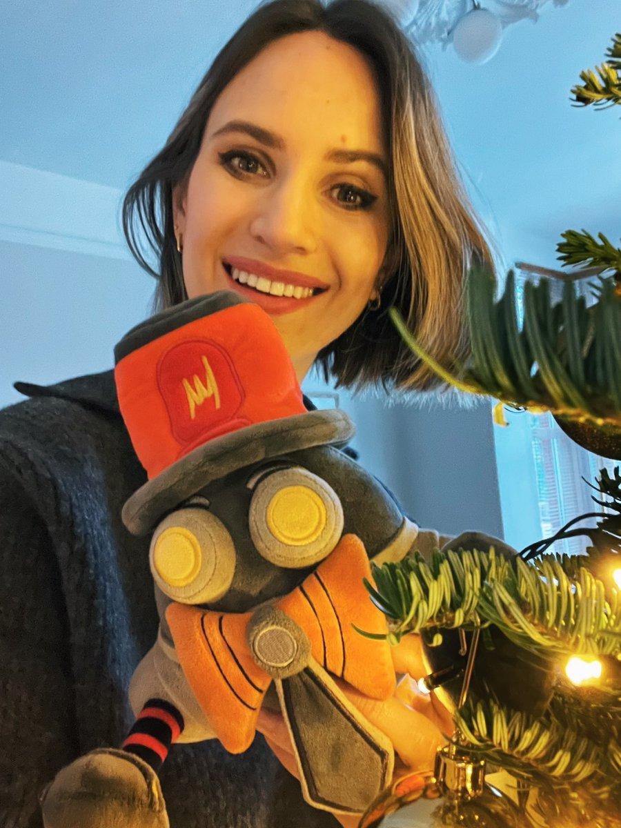 TaliesinEvitel's tweet photo. #Redbot is for datamined stuff that isn't publicly viewable on the alpha, or alpha content we consider way more spoilery than a bluebot - Bosses in the Dungeon journal, datamined voicelines that give away otherwise hidden story etc
(2/3) https://t.co/tv3GmpNxAg