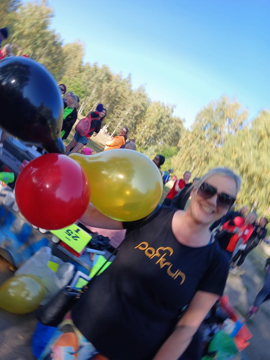 nevergiveupanne's tweet photo. Happy Unity Day π©πͺ @mauerwegparkrun thanks as always to the amazing volunteers #loveparkrun #recordnumbers #653finisher #237 https://t.co/w4CFamTmpD