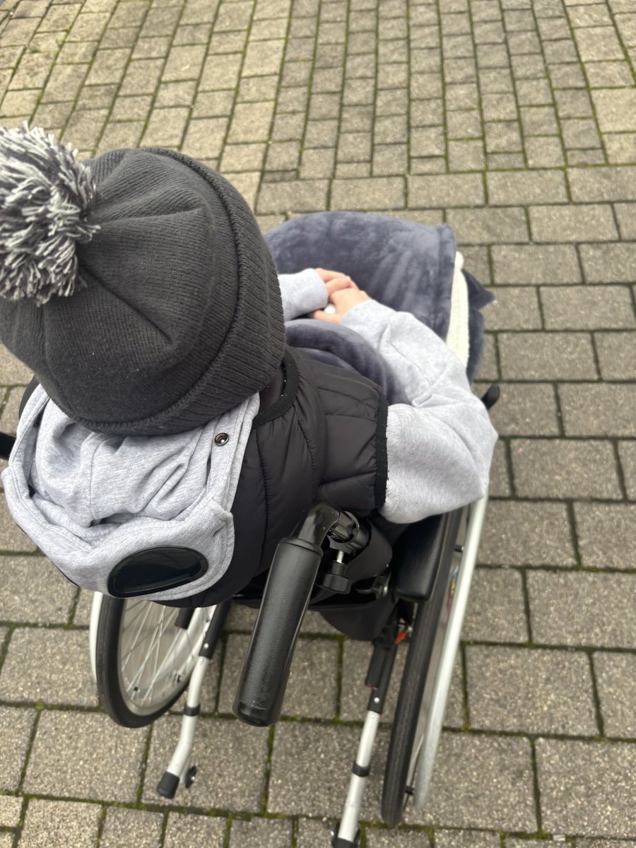 vapunapili12's tweet photo. Cold one in manny, let’s get this done #wegotthis #teamarchie https://t.co/FRhcHobPzQ