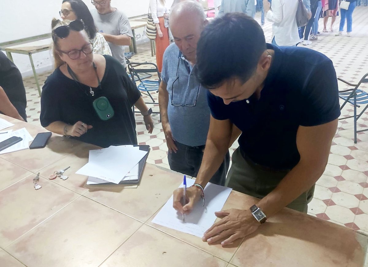 🌹Nuestro secretario general, 𝐌𝐚𝐧𝐨𝐥𝐨 𝐁𝐨𝐫𝐫𝐞𝐠𝐨, ha asistido a la constitución de la Agrupación Local de 𝐋𝐥𝐞𝐫𝐚. Con democracia interna y liderazgo cercano, seguimos creciendo juntos.