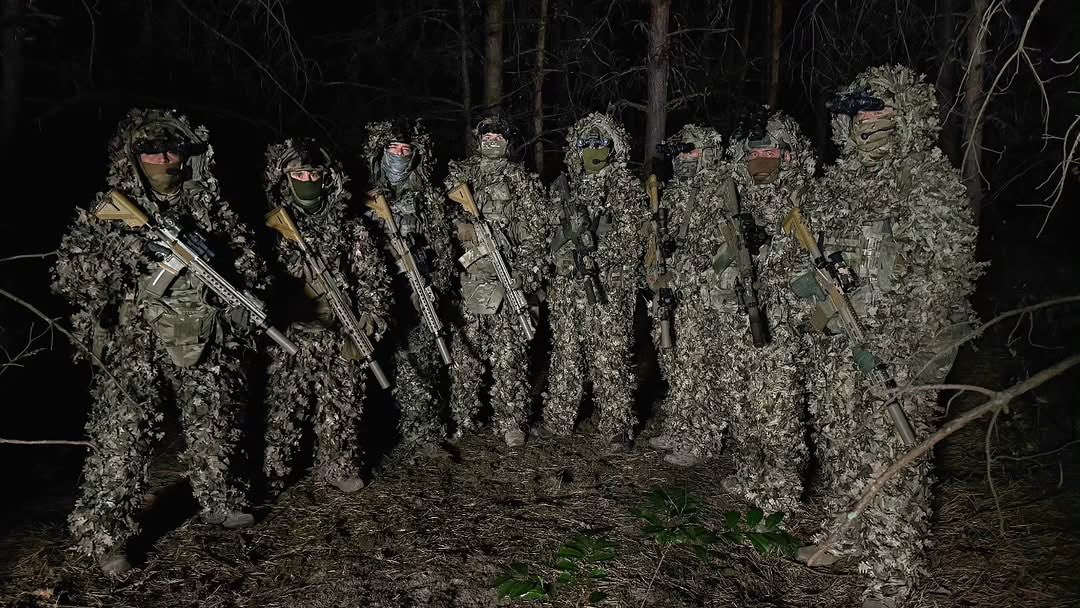 Ukrainian GUR SOF operators before an infiltration mission on the eastern front.