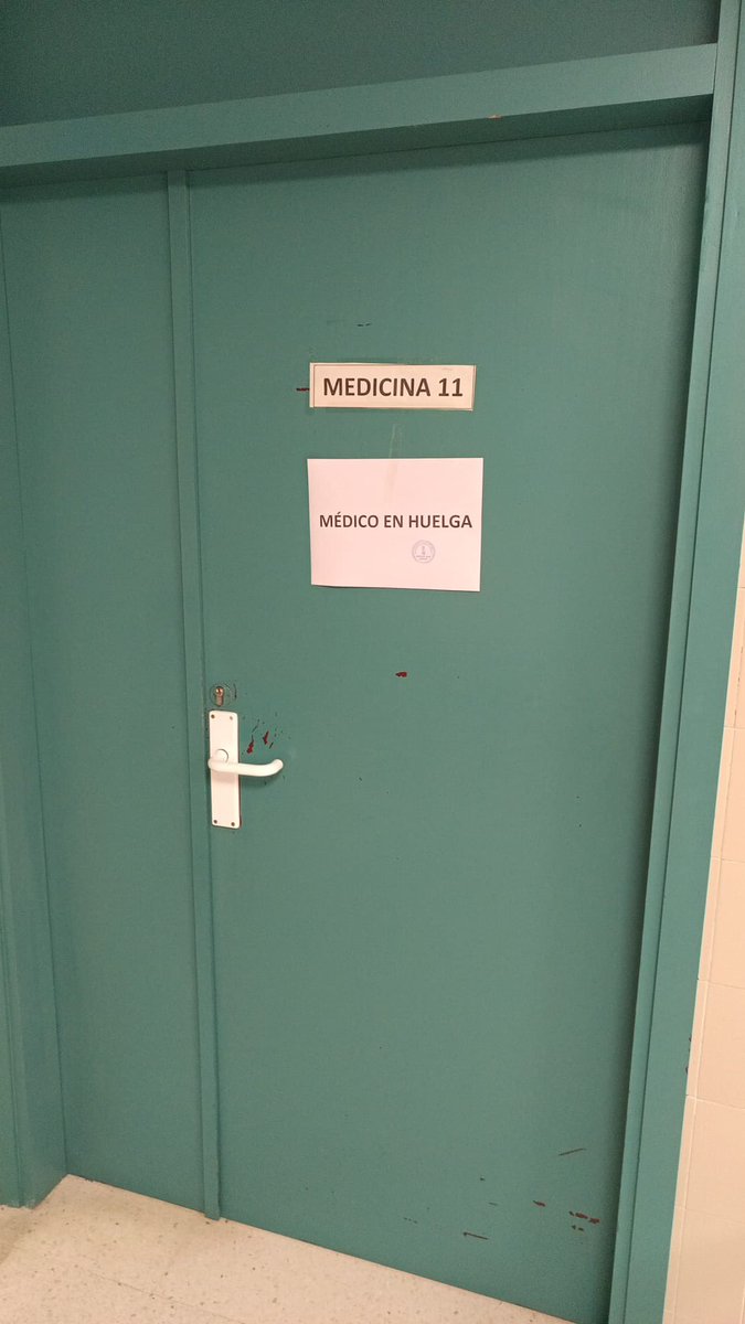 CESM_CV's tweet photo. No es solo una huelga médica nacional es también una lucha por nuestra sanidad publica.
#noalborradorestatutomarco 
#lavozdelosmedicos 
#estatutopropio https://t.co/ABX5cFmtoC
