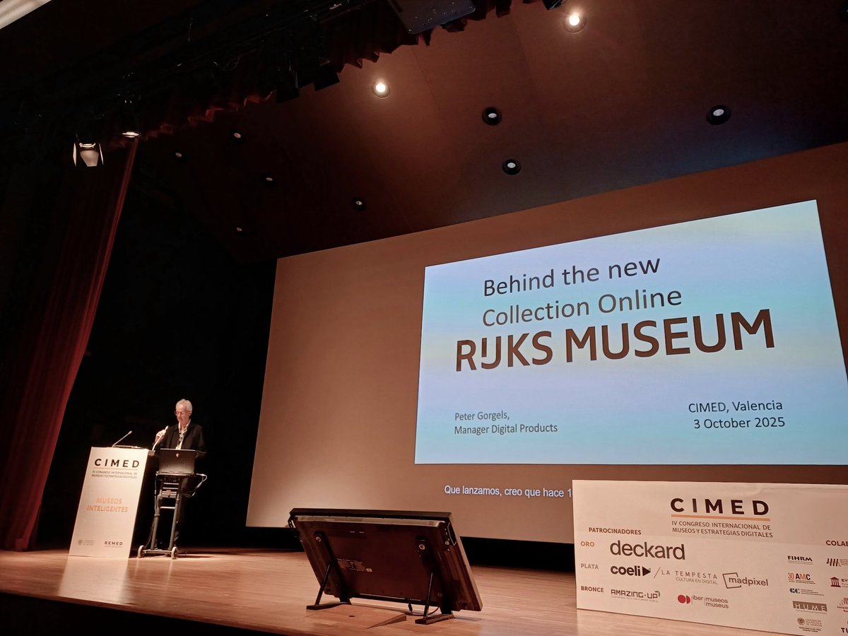 ¿Estáis listos? Empieza una nueva sesión de #CIMED25 y lo hace por todo lo alto con la conferencia "Detrás de la nueva colección online del <a href="/rijksmuseum/">Rijksmuseum</a>" por #PeterGorgels, responsable de estrategia y desarrollo de productos digitales del museo.
#REMED #museosinteligentes