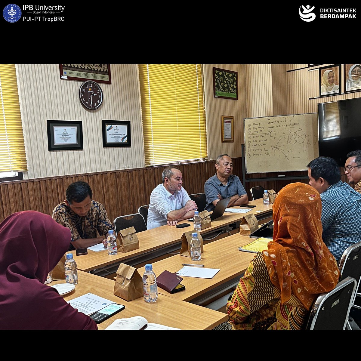 BiofarmakaIPB's tweet image. Kunjungan PT. Aurora Alam Khatulistiwa

biofarmaka.ipb.ac.id/251003-visitin…

#Kunjungan
#Kolaborasi
#Inovasi
#RisetUntukBangsa
#TropBRC
#IPBUniversity
#IPBNesian
#KampusTerbaik
#KampusMerdeka
#Bogor