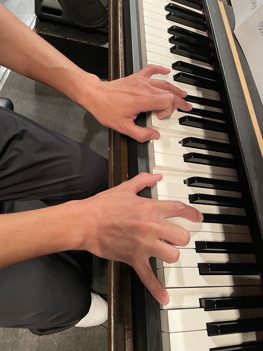 yoshidanoyuu's tweet image. 今日はアンパンマンの日✨
北九州市民劇場さんでの５日目の例会でした😊
ここまでの５日間で日々成長してきましたが、北九州芸術劇場でやれるのも残すところあと1回😭
明日も更なる成長を！

#イッツフォーリーズ
#ミュージカル
#洪水の前
#北九州市民劇場
#13st目
#周くんの手
#僕は弾けません