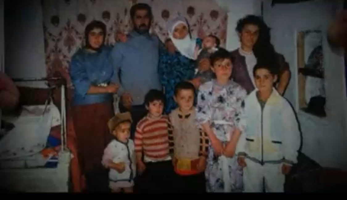 akadirgulec's tweet photo. 3 Ekim 1993’te Muş’un Korkut ilçesine bağlı Vartinis (Altınova) köyünde aynı aileden 7’si çocuk 9 kişi yakılarak katledildi.
Aradan geçen 32 yılda dava süreci, beraat ve zamanaşımı kararlarıyla sonuçlandı; failler cezasız kaldı.

Vartinis Katliamı’nı unutmadık, unutturmayacağız.
Onarıcı adaletin tesisi için failler yeniden yargılanmalı, adalet mutlaka yerini bulmalıdır.