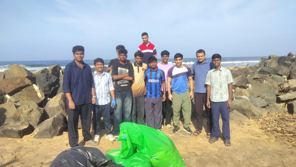 United for the Ocean!
On #InternationalCoastalCleanupDay, IHMCT Kovalam, UDS Hotels &amp; Resorts, SKÅL &amp; TAJ Greencove Hotels joined hands at Samudra Beach, Kovalam to protect the shores &amp; spread awareness for a cleaner, greener future. 💙♻️