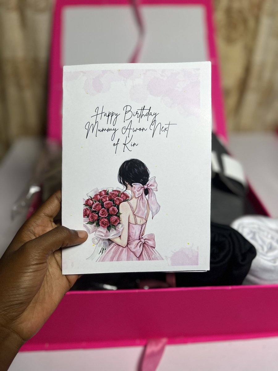 Midelle_CakesnT's tweet photo. You make the prettiest customized card in ife 🥰 https://t.co/8phS0ArJJm