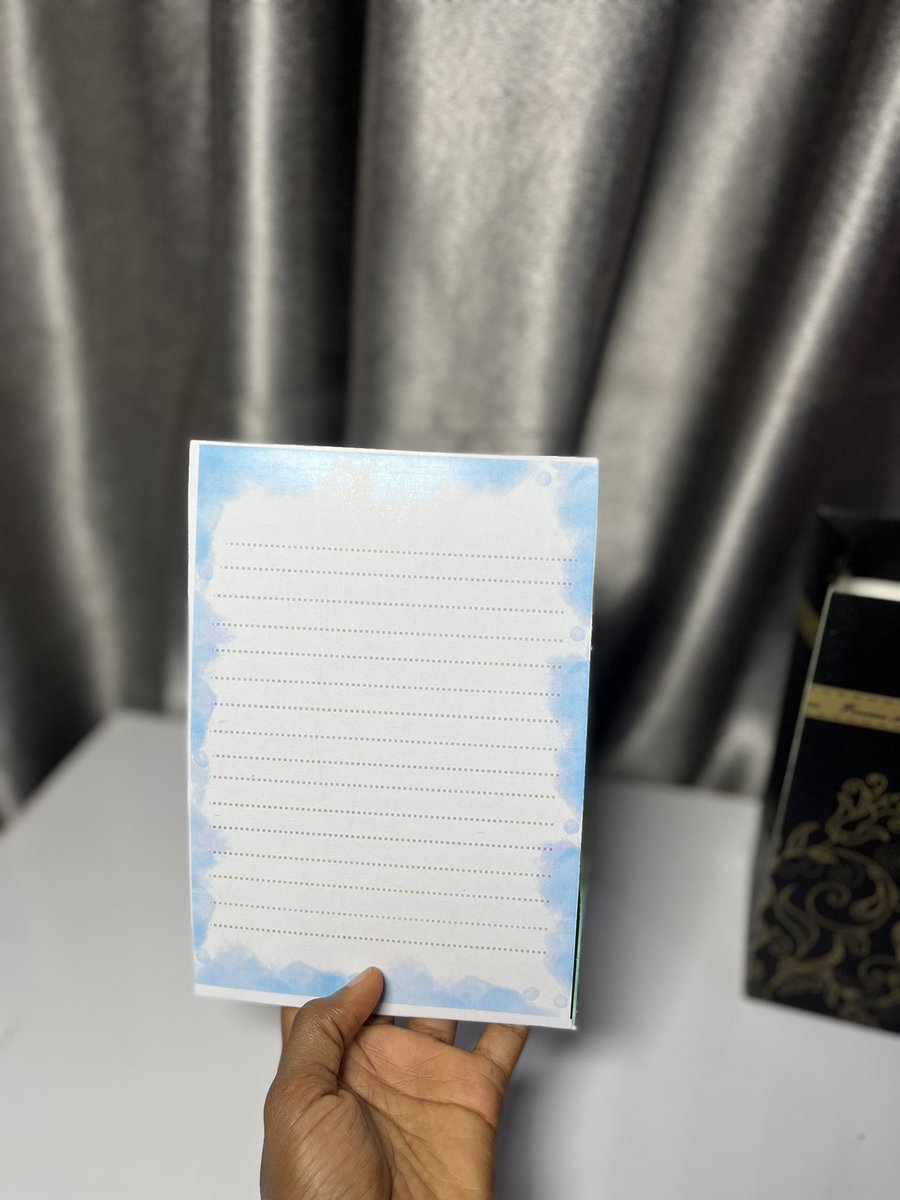 Midelle_CakesnT's tweet photo. You make the prettiest customized card in ife 🥰 https://t.co/8phS0ArJJm