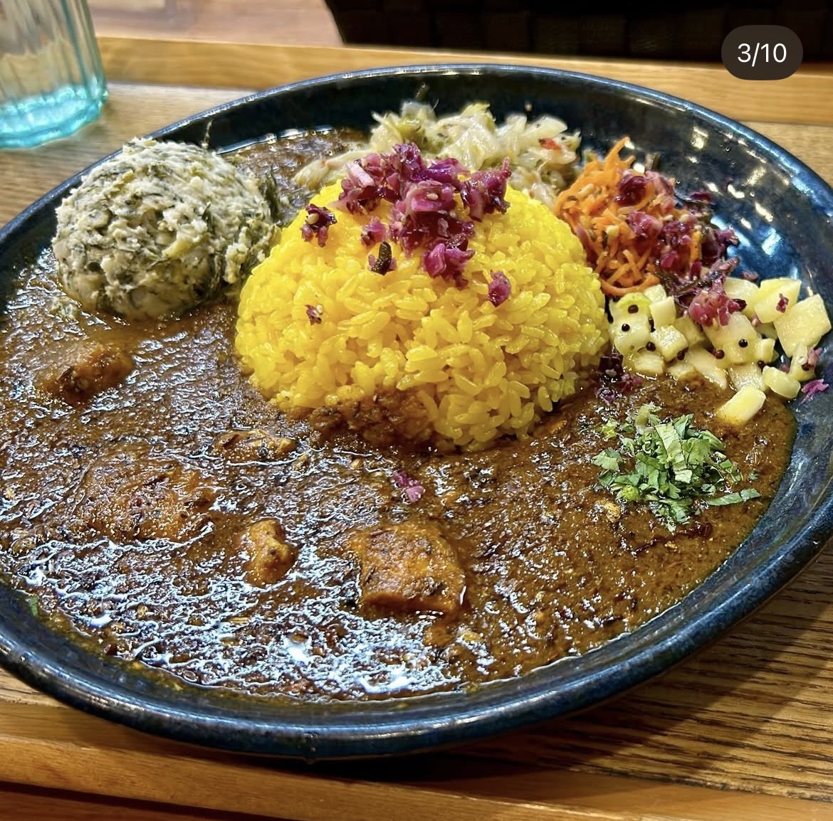 timocyuu's tweet photo. #ホールスパイスカレー青藍　せいらん
@高円寺
高円寺の商店街にある人気店の青藍
ポテサラたどをトッピング
カラフルで見た目も綺麗で美味しい
お野菜も摂れるし https://t.co/ntetnG6A8a