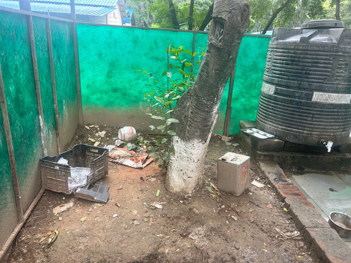 Crpf89bn's tweet photo. Cleanliness Drive carried out at identified sites during preparatory phase during Special Campaign 5.0 for institutionalizing Swachhata and minimizing pendency in Govt Office-02/10/2025 to 31/10/2025
@crpfindia 
@HMOIndia 
@PIBHomeAffairs 
@PMOIndia 
@DARPG_GoI 
#SpecialCampaign5 https://t.co/MyQ6Dn4GAD