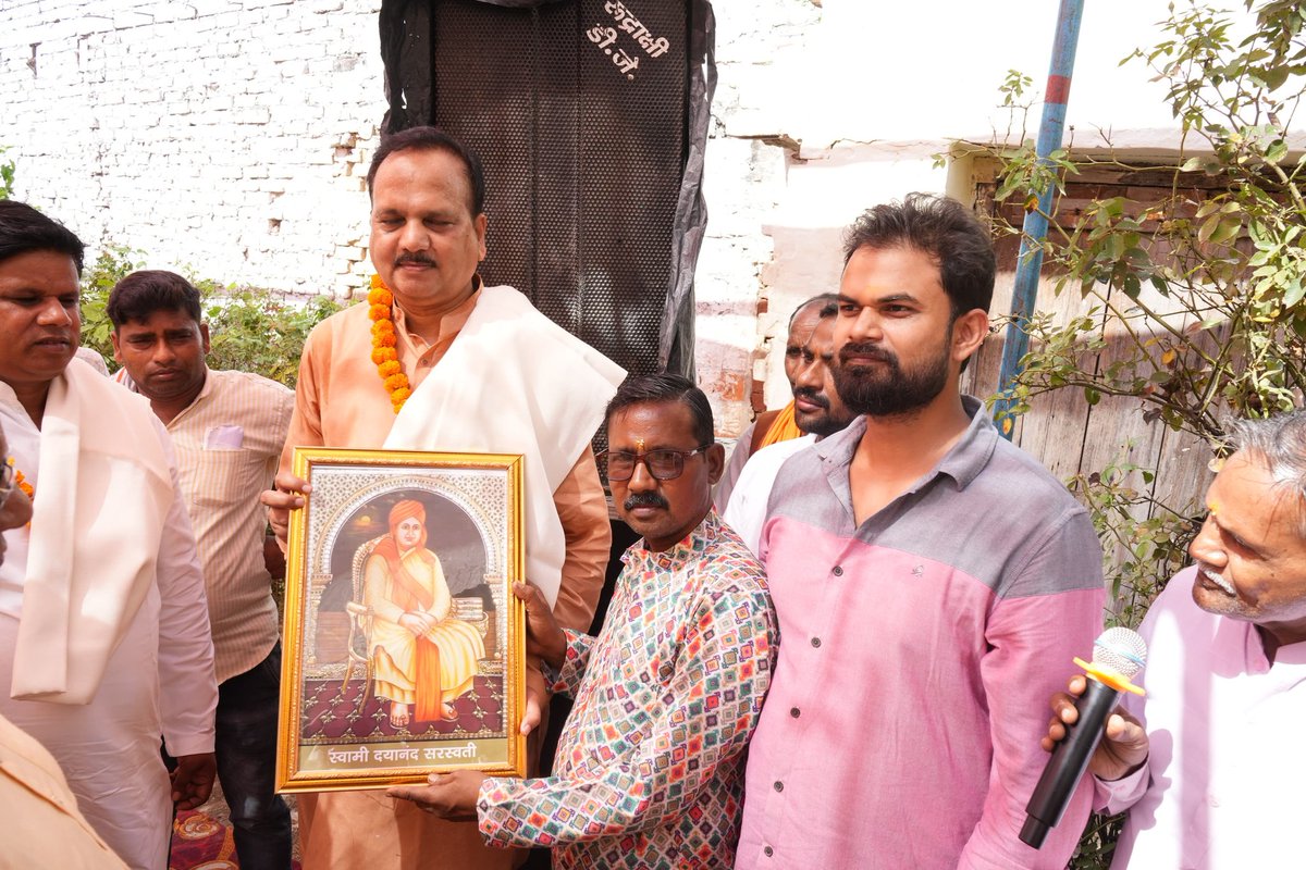 MPSinghRanu2's tweet image. आर्य समाज साण्डी में आयोजित तीन दिवसीय वैदिक यज्ञ एवं प्रवचन कार्यक्रम का ध्वज पूजन कर आगन्तुक संत जनों से भेंट कर आशीर्वाद प्राप्त किया।।
इस अवसर आर्य समाज के प्रधान डॉ विमल कुमार आर्य अनमोल पाठक ब्लाक प्रमुख अनिल सिंह राजपूत मनोज दीक्षित सहित अन्य प्रमुख सम्मानित जन उपस्थित रहे