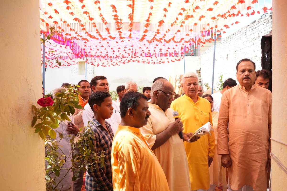 MPSinghRanu2's tweet image. आर्य समाज साण्डी में आयोजित तीन दिवसीय वैदिक यज्ञ एवं प्रवचन कार्यक्रम का ध्वज पूजन कर आगन्तुक संत जनों से भेंट कर आशीर्वाद प्राप्त किया।।
इस अवसर आर्य समाज के प्रधान डॉ विमल कुमार आर्य अनमोल पाठक ब्लाक प्रमुख अनिल सिंह राजपूत मनोज दीक्षित सहित अन्य प्रमुख सम्मानित जन उपस्थित रहे