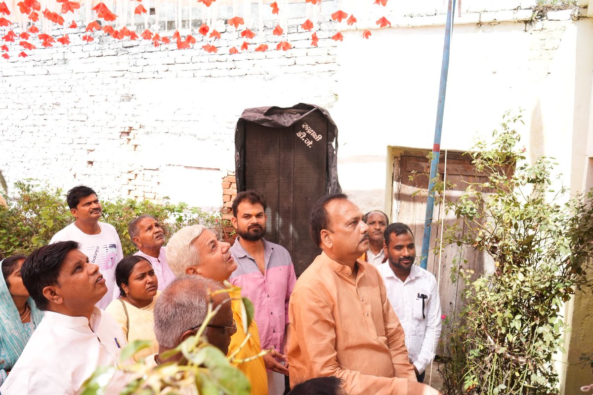 MPSinghRanu2's tweet image. आर्य समाज साण्डी में आयोजित तीन दिवसीय वैदिक यज्ञ एवं प्रवचन कार्यक्रम का ध्वज पूजन कर आगन्तुक संत जनों से भेंट कर आशीर्वाद प्राप्त किया।।
इस अवसर आर्य समाज के प्रधान डॉ विमल कुमार आर्य अनमोल पाठक ब्लाक प्रमुख अनिल सिंह राजपूत मनोज दीक्षित सहित अन्य प्रमुख सम्मानित जन उपस्थित रहे