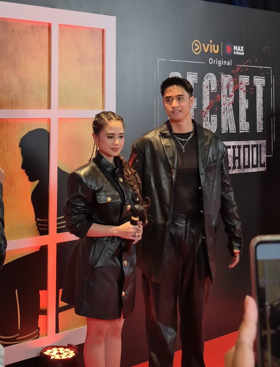 tigawindu's tweet photo. abang yesaya at gala premier #SecretHighSchool now streaming at VIU and Maxtream π https://t.co/Fz2m8zFX1L