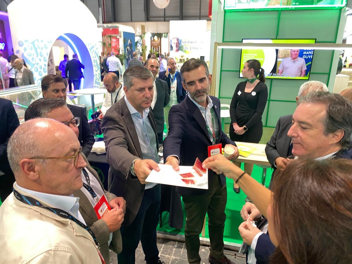 🍊🌱 En #FruitAttraction2025 hemos estado presentes desde el stand de @CoopsAndalucia, mostrando el liderazgo y la calidad de los productos cooperativos sevillanos.
Unidos por la sostenibilidad, la innovación y el orgullo de representar al campo andaluz 💛🌍
#OrgulloCooperativo