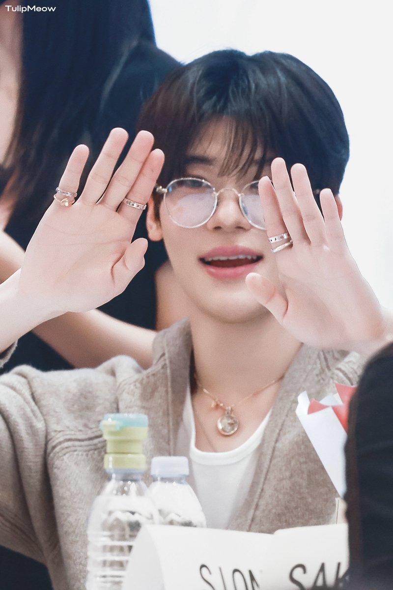 TulipMeow_ tweet media