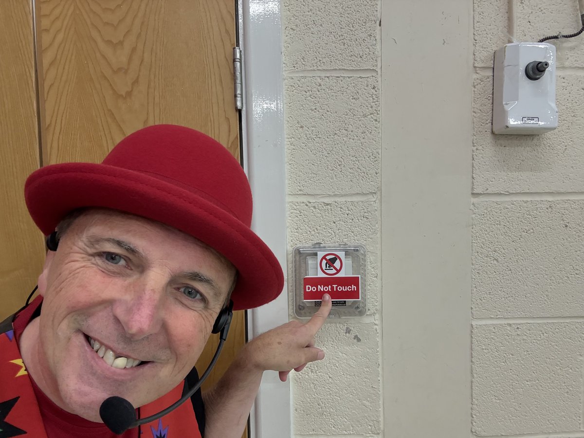 magicstumagic's tweet photo. Celebrating a busy busy 2025 so far, please get in touch for any children's entertainer requirements https://t.co/ZqUsaPqAzK #magician #kidsparty #magic #cardiff #southwales #childrensentertainers https://t.co/pv3bDw669X