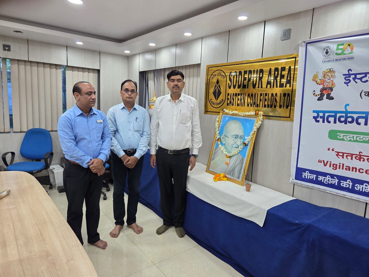 SodepurECL's tweet photo. On 2nd October, Sodepur Area paid floral tribute to the Father of the Nation on occasion of “Gandhi Jayanti”.General Manage(Operation), Sodepur Area along with other officers and staff were present during the event. https://t.co/Bycvs9NniD