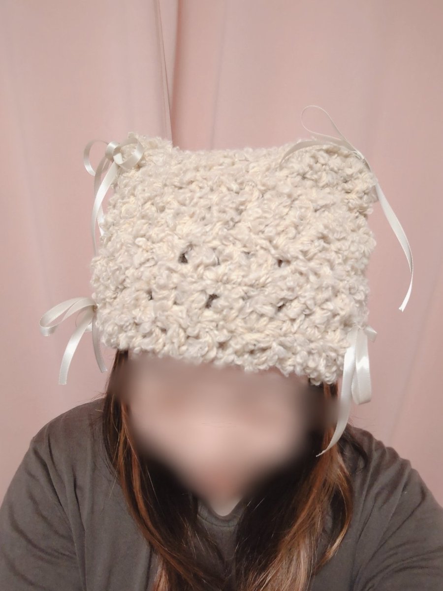 LE SSERAFIMのさくらちゃんが作ってた帽子が可愛かったので、それっぽい帽子作ってみた😍
リボンの調節が必要だけど、可愛すぎないか👼💕

どんどん余った毛糸が山積みになっていくのは内緒だぜ🤫