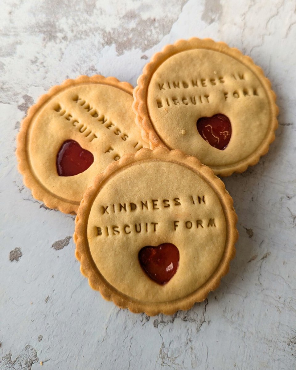 One Minute Brief of the Day: 
Create posters to Spread Kindness in Biscuit Form with @TheBiskery #SayItWithTheBiskery 🍪

Read the full brief here:  bankofcreativity.co.uk/blog/omb-thebi…

PRIZES:
WINNER: £150 Biskery Voucher!!!
RUNNER-UP: £100 Biskery Voucher!!
3RD PLACE: £50 Biskery Voucher!