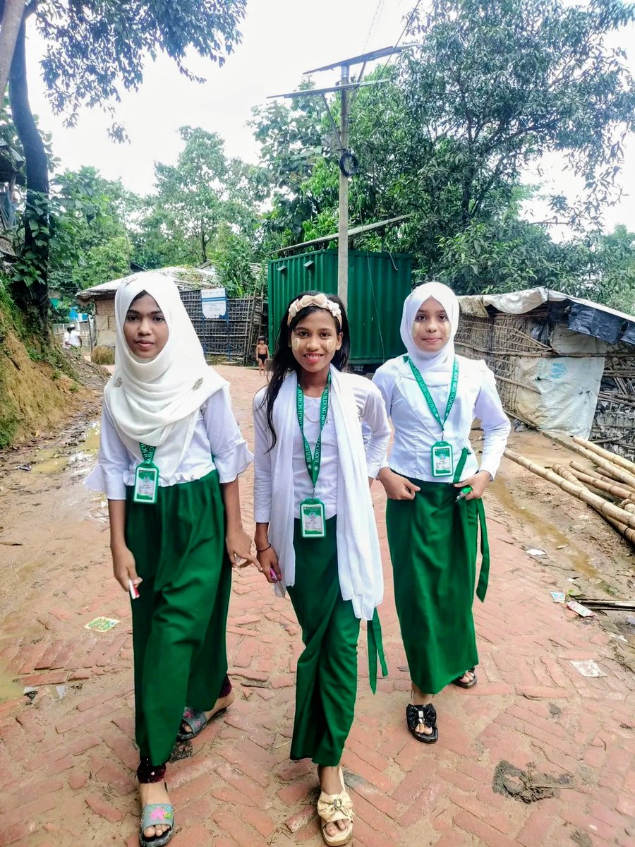 RoAnisHlaMyint's tweet image. Our Rohingya students are truly brave! 

Even in the largest Rohingya refugee camp, they face the exam board with courage, determination, and smiling faces. Their resilience and dedication inspire us all. 💪📚

#RohingyaStudents #Bravery #EducationMatters #HopeAndDetermination