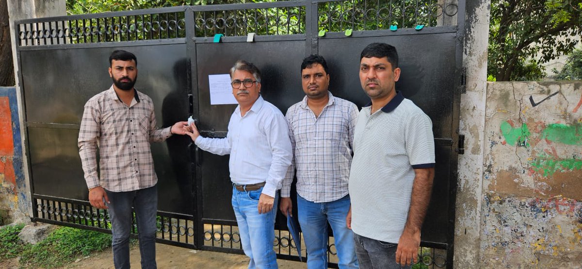 🔥 नगर निगम गुरुग्राम की सख्त कार्रवाई 🔥

🚫प्रॉपर्टी टैक्स डिफॉल्टर सावधान!

👉 शुक्रवार को जोन-1 टीम ने कादीपुर में गोपीचंद के नाम दर्ज कमर्शियल प्रॉपर्टी को सील कर दिया।

💰 बकाया राशि: ₹27,75,936

📌 बार-बार नोटिस देने के बावजूद टैक्स जमा न करने पर हुई कार्रवाई।

🗣️ "जो