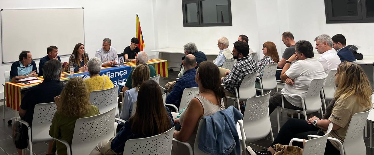 🗣️ Reunió d'afiliats del 
<a href="/BLlobregatAC_N/">Aliança Catalana-Baix Llobregat Nord</a> ahir al vespre.

📝 Compartint resultats trimestrals molt positius i noves propostes per al darrer trimestre de l'any.

Moltes gràcies a tots per la vostra assistència i participació!
<a href="/CatalunyaAC/">Aliança Catalana</a>
 #SalvemBaixLlobregat