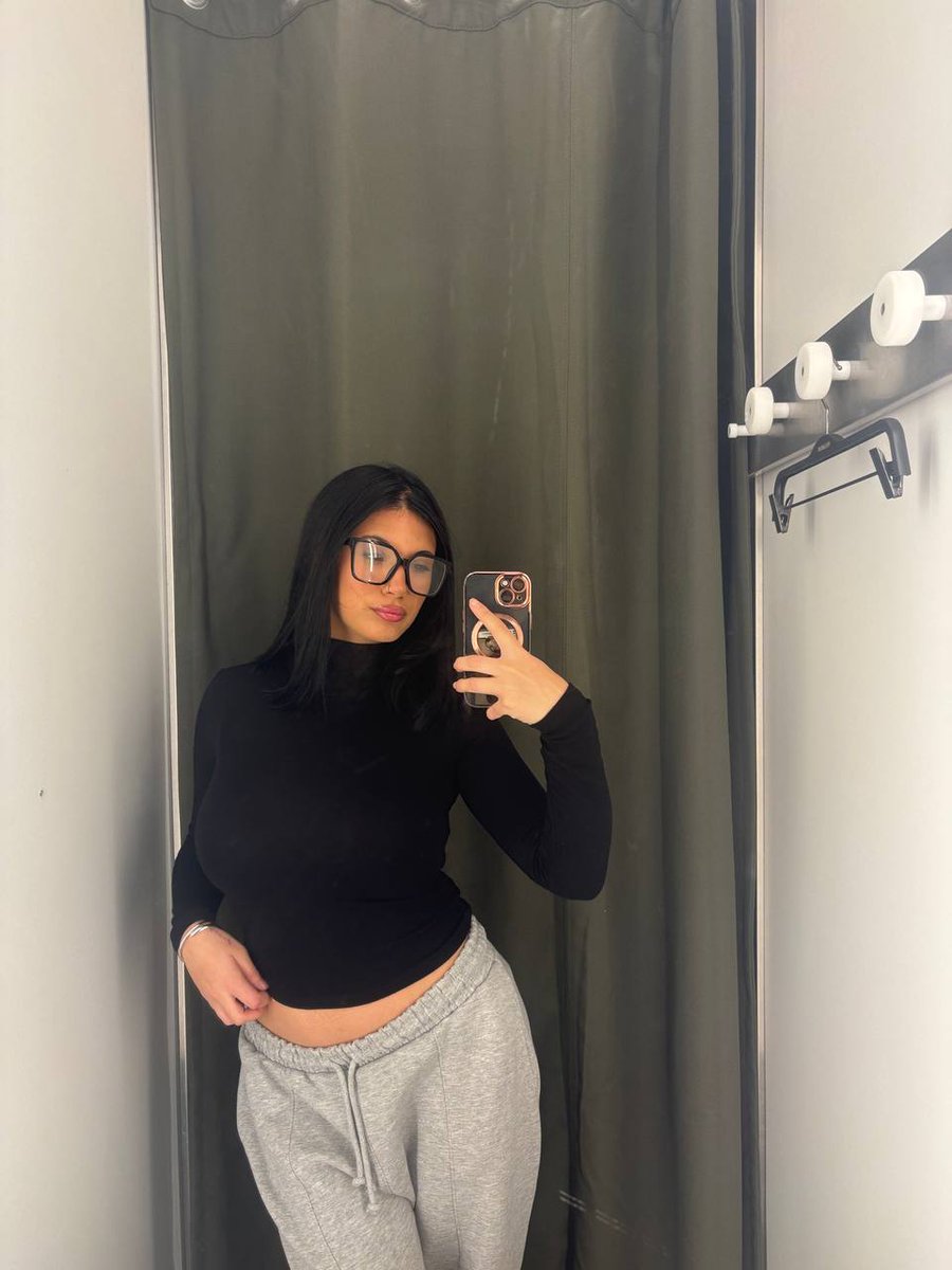 Statue : Triste mais très excité 
Bonsoir 🥵