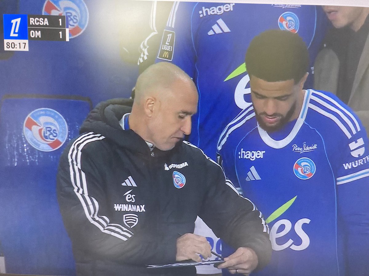 .<a href="/DanielRiolo/">Daniel Riolo</a> : Je l’ai trouvé moi <a href="/gilbertbrisbois/">Gilbert Brisbois</a> pendant Strasbourg - OM. 
Tu pouvais le chercher en longtemps dans les loges … il est carrément passé dans le staff ! 🤣
<a href="/AfterRMC/">After Foot RMC</a>