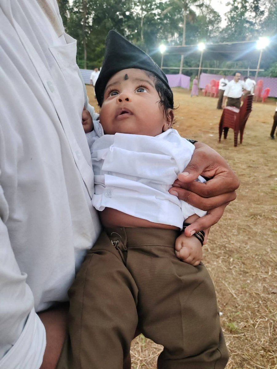 Sumamega's tweet image. இந்த பூமி உள்ள காலம் மட்டும் வாழும் இந்த அன்புச் சொந்தமே🙏🏻🙏🏻🙏🏻

The world's youngest Swayamsevak - Neel Kedar!

Only 60 days old Baby!🥰🥰🥰

son of #Deepu narayanan, an Ex. #abvp poornakaleena karyakartha!

#RSSorg
 #RSS100Years #RSS4Nation