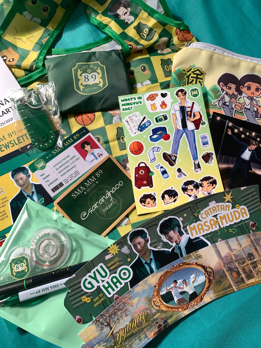 saranghaoo's tweet image. yay merch gyuhao ku sampe juga makasiii @OSISSMAMM89 super sekaliii dapet soal ujiannn mana belom belajar😱 ((mengsedih taun ini ga bisa join langsung ㅠㅠ akan ku usahakan tahun depan))😉💛💚🖤