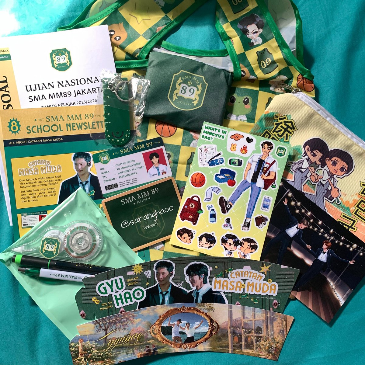 saranghaoo's tweet image. yay merch gyuhao ku sampe juga makasiii @OSISSMAMM89 super sekaliii dapet soal ujiannn mana belom belajar😱 ((mengsedih taun ini ga bisa join langsung ㅠㅠ akan ku usahakan tahun depan))😉💛💚🖤