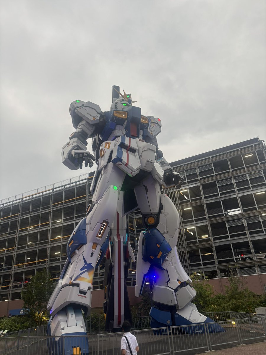 しろくろ tweet media