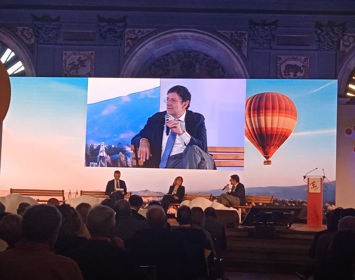 fnecfestival's tweet image. Interviene Becchetti (Direttore del #FNEC e Co-fondatore  @NeXteconomia): "Siano felici se pensiamo che quello che stiano facendo ha un impatto sugli altri. Abbiano messo in questi ultimi anni al centro del Rapporto sul Ben-vivere delle città italiane il tema della generativita'