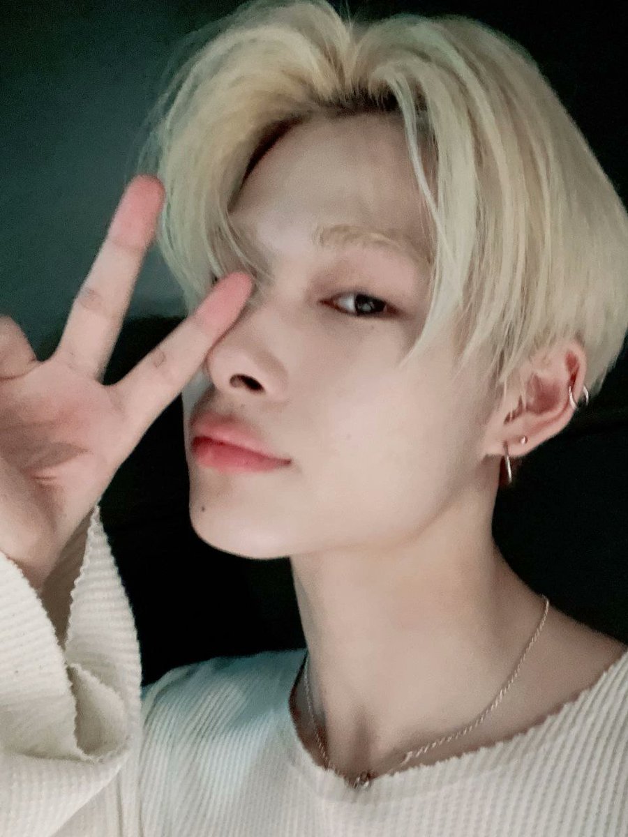 devillbea's tweet image. Si me ven #𝐴𝕥·𝔍·𝐥𝕒n𝚍, no me molesten porque estoy siendo más feliz que nunca aunque mi cara no lo muestre pero así soy yo y que le vamos a hacer, verdad. Lo importante aquí es que I'm #𝑂n𝔗h𝕖𝔊röu͠nd ready para apoyar a mi reina una vez más.

𝐬upǝ𝕣𝐬oni𝕔 ☆🫀! #𝑘obi.