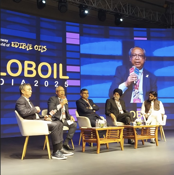 🌴 Greening the Value Chain for a Sustainable Future 🌍

At #GlobOils2025 in Mumbai, CPOPC’s Director of Sustainability &amp; Smallholders, Mr. Antonius Yudi Triantoro, joined the panel discussion on “Greening the Value Chain – Sustainable Solutions in Edible Oils.”

Mr. Yudi
