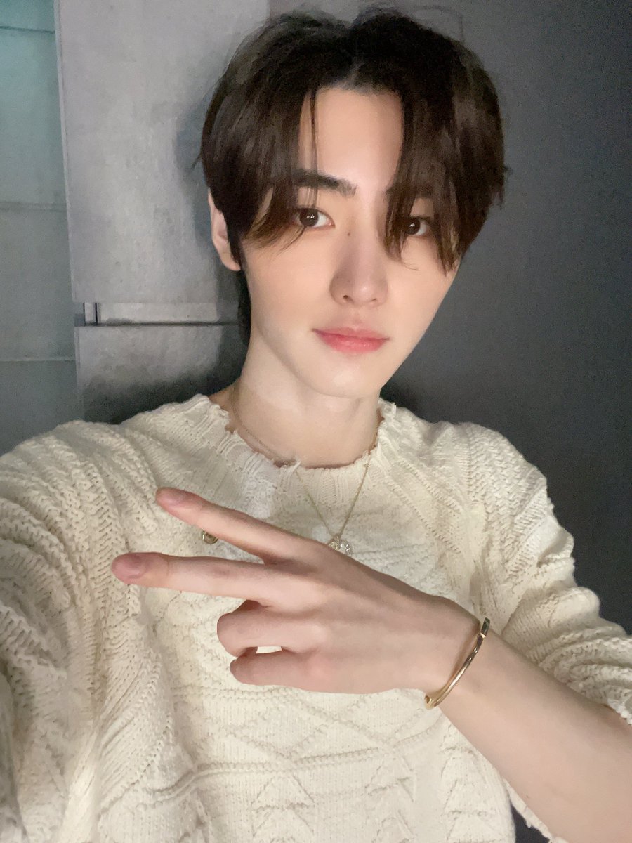 devillbea's tweet image. 𝐂laramente se nota mi desequilibrio mental como para estar a estas hrs de la noche con mi #n𝑒o·𓋜cu𝐥t·mp3 ★ sonando todavía, obvio que no me basto todo el día tenerla en loop también en la noche dejaré que se reproduzca para que suban esos views. 🎧

αme𝕣tumǝ' ♡᥀ #𝔷e𝕣o.