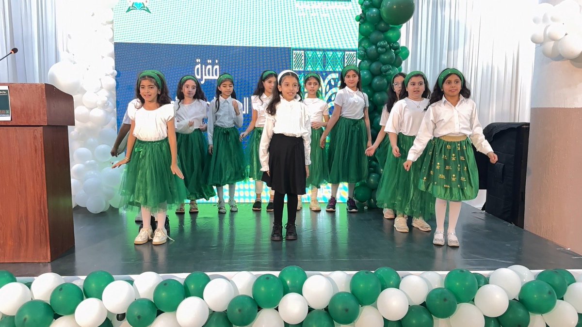 saudischoo638's tweet image. قسم البنات 
برعاية حرم سعادة سفير المملكة العربية السعودية السيدة أم فيصل المالكي، أقامت المدرسة احتفالًا مميزًا بمناسبة اليوم الوطني، تخللته فقرات منوعة شملت عروضًا وأناشيد وطنية عكست مشاعر الحب والاعتزاز بالوطن وقيادته الرشيدة.
#عزنا_بطبعنا