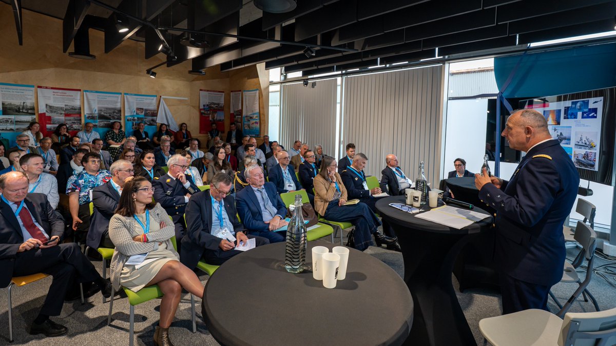 premar_ceclant's tweet image. 🚢 Retour sur l’Afterwork stratégique organisé par la #FMES accueillie par la @regionbretagne à Brest, en  présence du Vice-amiral d’escadre Jean-François Quérat, Préfet maritime  de l’Atlantique.