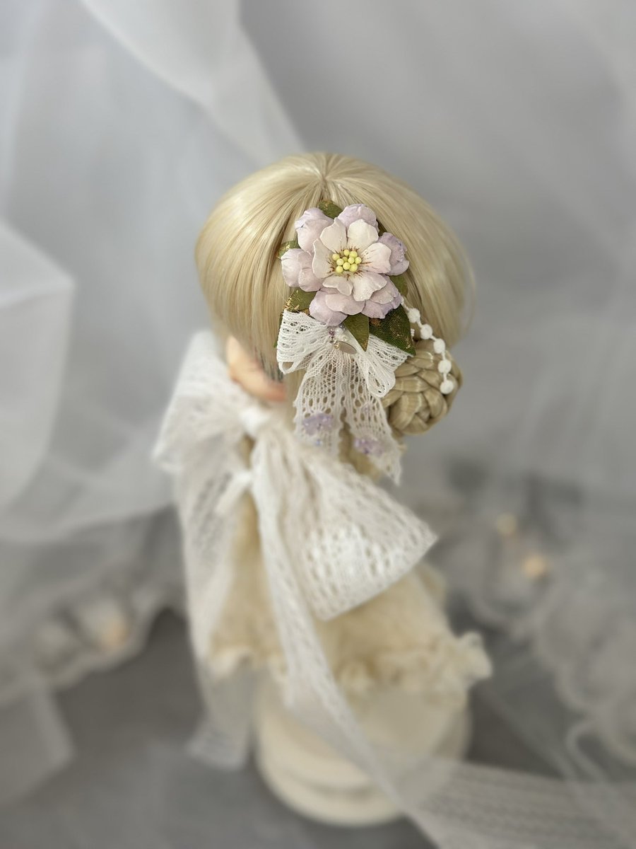 syachideal's tweet photo. booth販売品ご紹介続きです！
薄紫の和紙フラワー、花弁縁にラメを入れていてキラキラします。葉にはゴールドを塗っております。
リボンにも薄紫のお花ビーズを付いています🎀 https://t.co/pGqgexdRf1