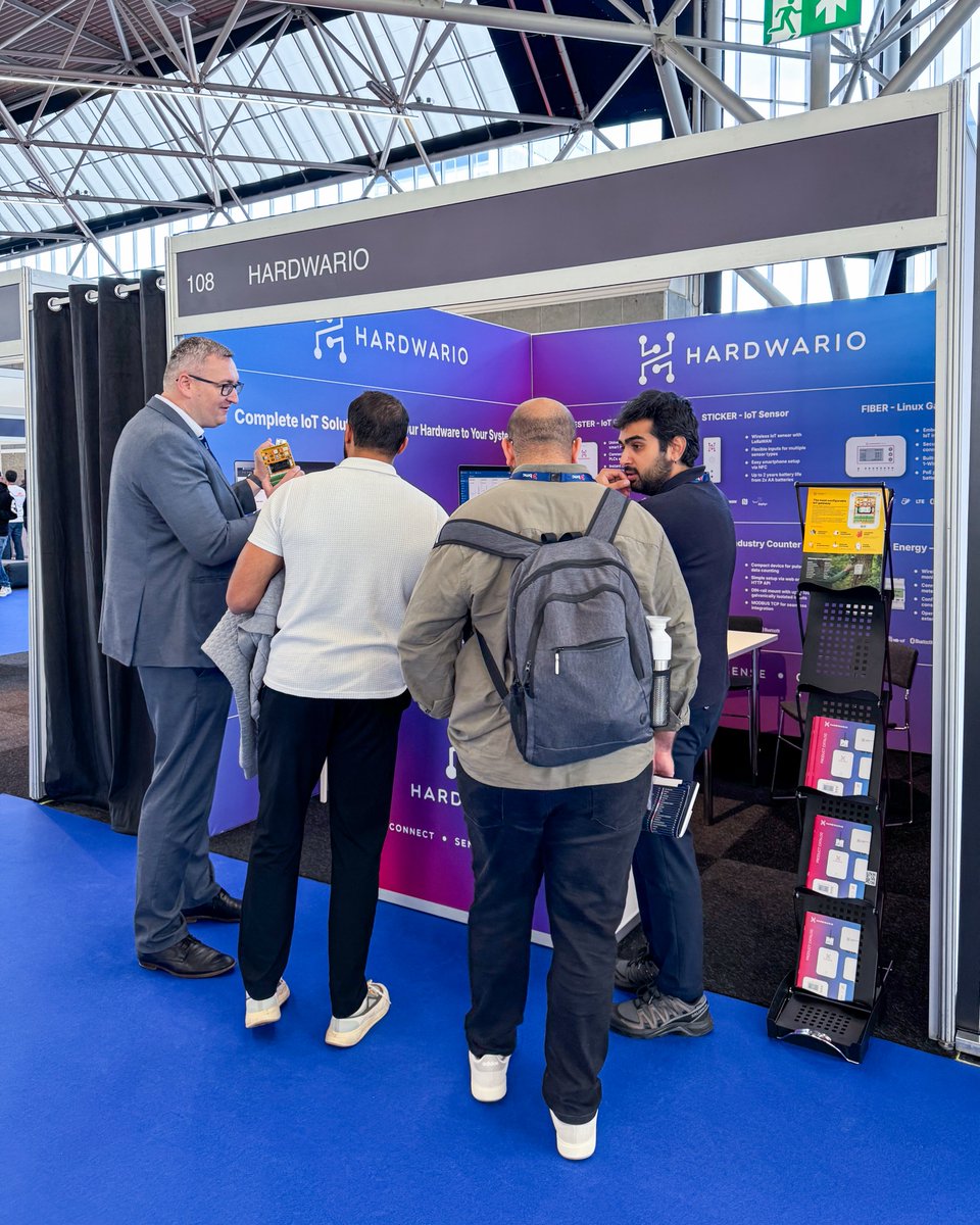 hardwario_cz's tweet photo. Na IoT Tech Expo v Amsterdamu jsme přivezli hardware mezi softwarové stánky a vyplatilo se. 50 kontaktů a inspirace od mladého návštěvníka.

„Budoucnost IoT patří mladé generaci,“ říká CEO Pavel Hübner. 🚀 #IoT #Innovation https://t.co/0itqR0DnwD