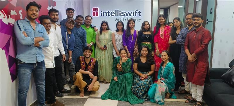 Intelliswift's tweet image. ✨This week we all came together to celebrate Navratri across our Bangalore and Pune offices. 🏙️
🪔The festival reminds us of the power of resilience, unity, and the triumph of good values that continue to inspire us. 🌟
#NavratriCelebration #WorkplaceCulture