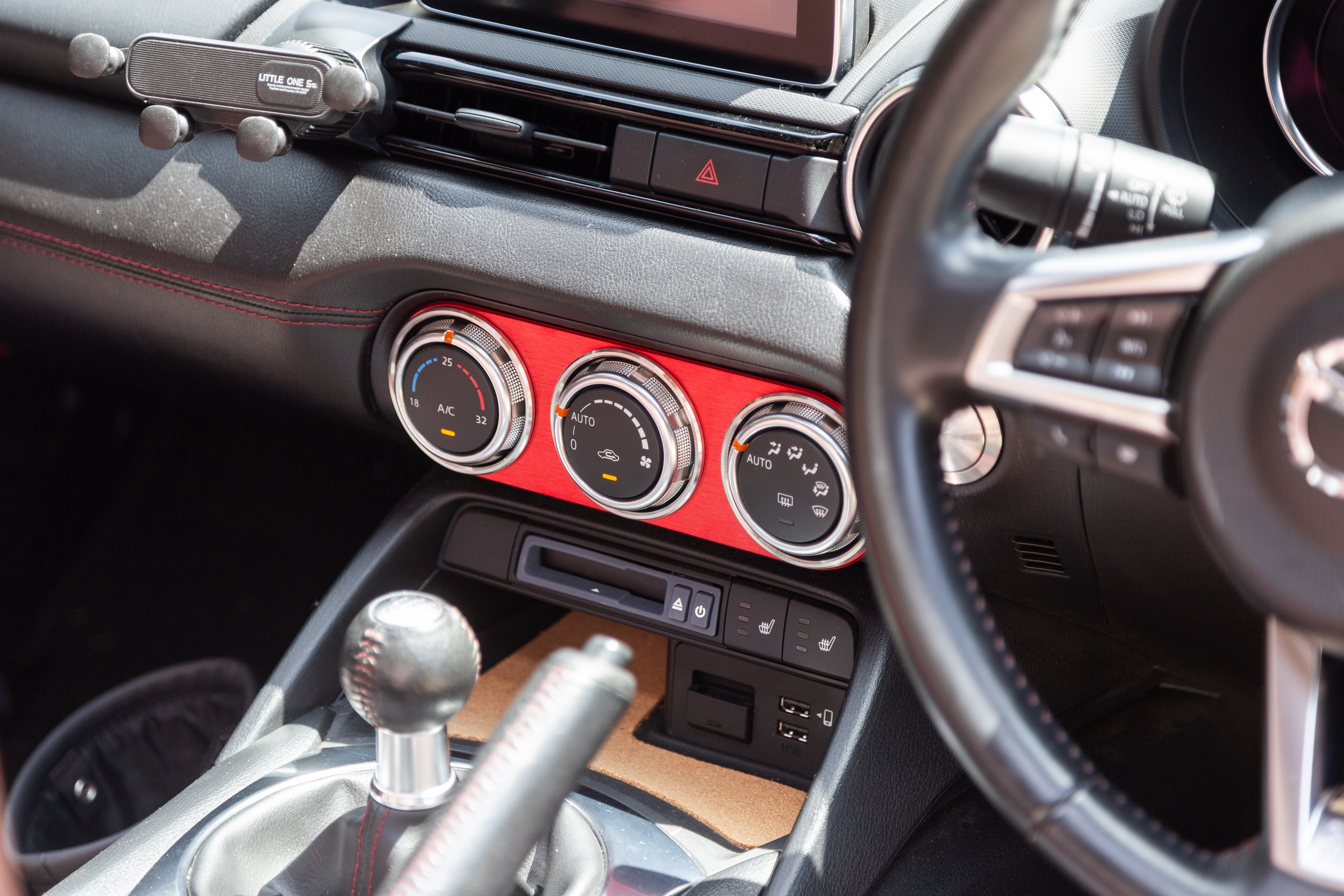 NDロードスター RSREFINE製 エアコン パネル ブラック仕様 NDロードスター RSREFINE製 エアコン パネル ブラック仕様 ND