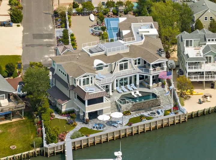 New Listing! Beach Haven Gardens - Beautiful Custom Bayfront Estate - 110 W South 34th St $12,499,000  

An extraordinary opportunity to own a breathtaking gated #bayfront estate on Long Beach Island (#LBI) offering stunning panoramic bay views.  

Info mancinirealty.com/newlistingbeac…